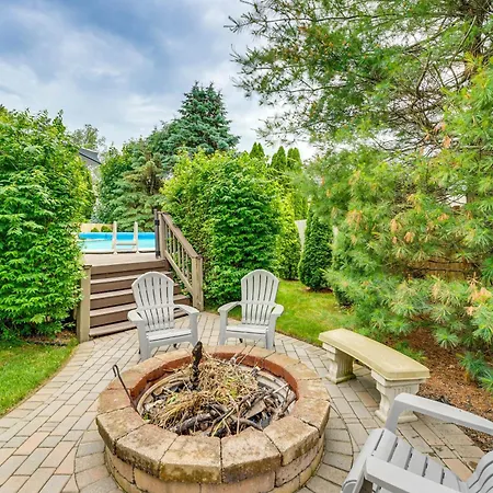 Villa Sterling Heights Getaway With Fire Pit!